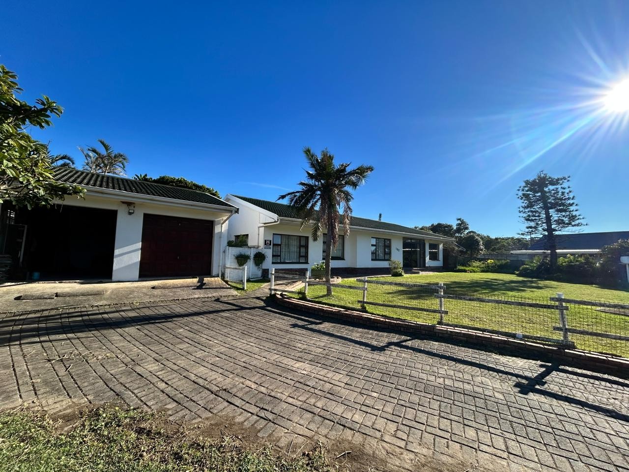 Spacious Family Home Just a Short Stroll from the Beach - Sunrise-on-Sea