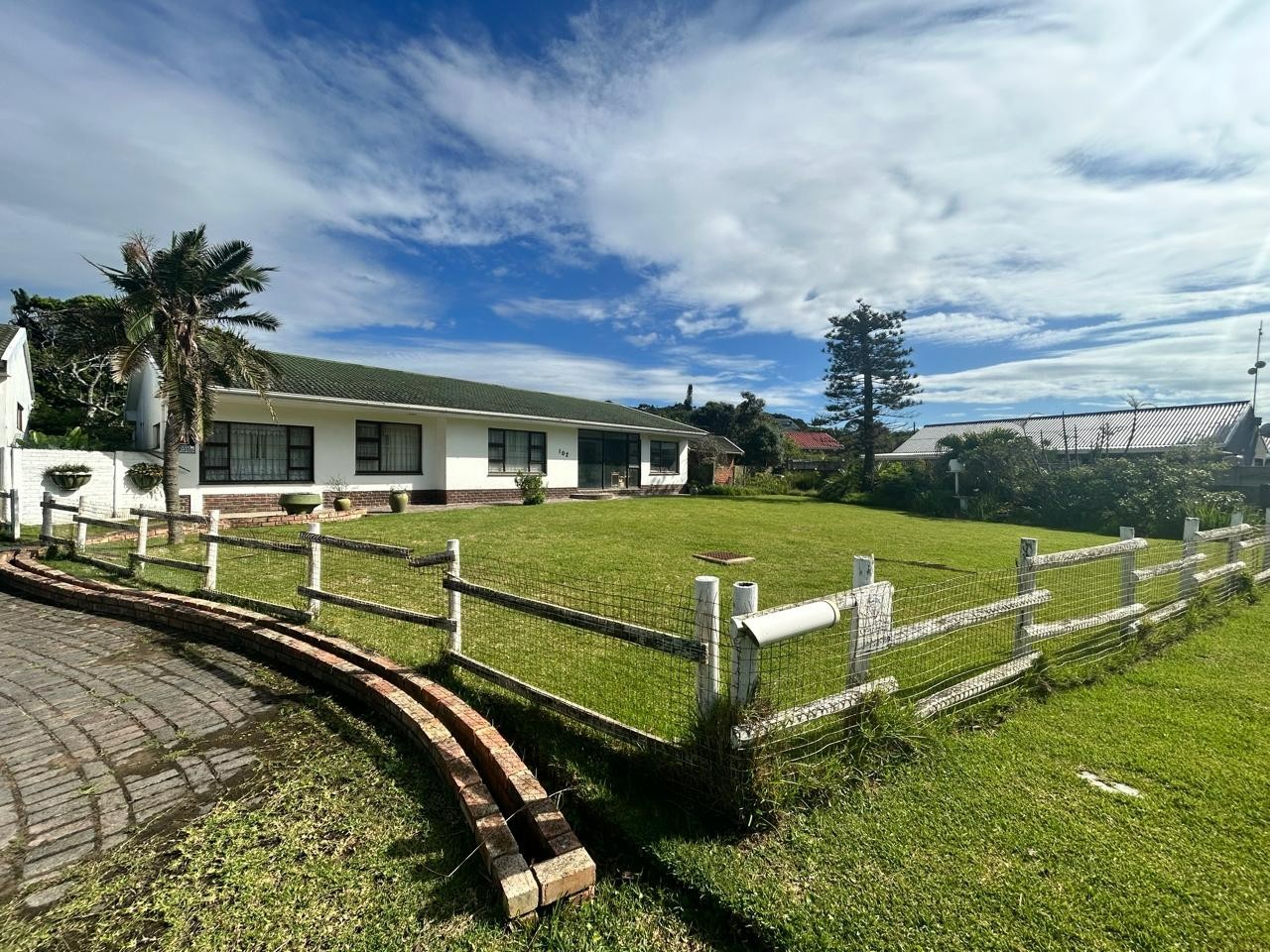 Spacious Family Home Just a Short Stroll from the Beach - Sunrise-on-Sea