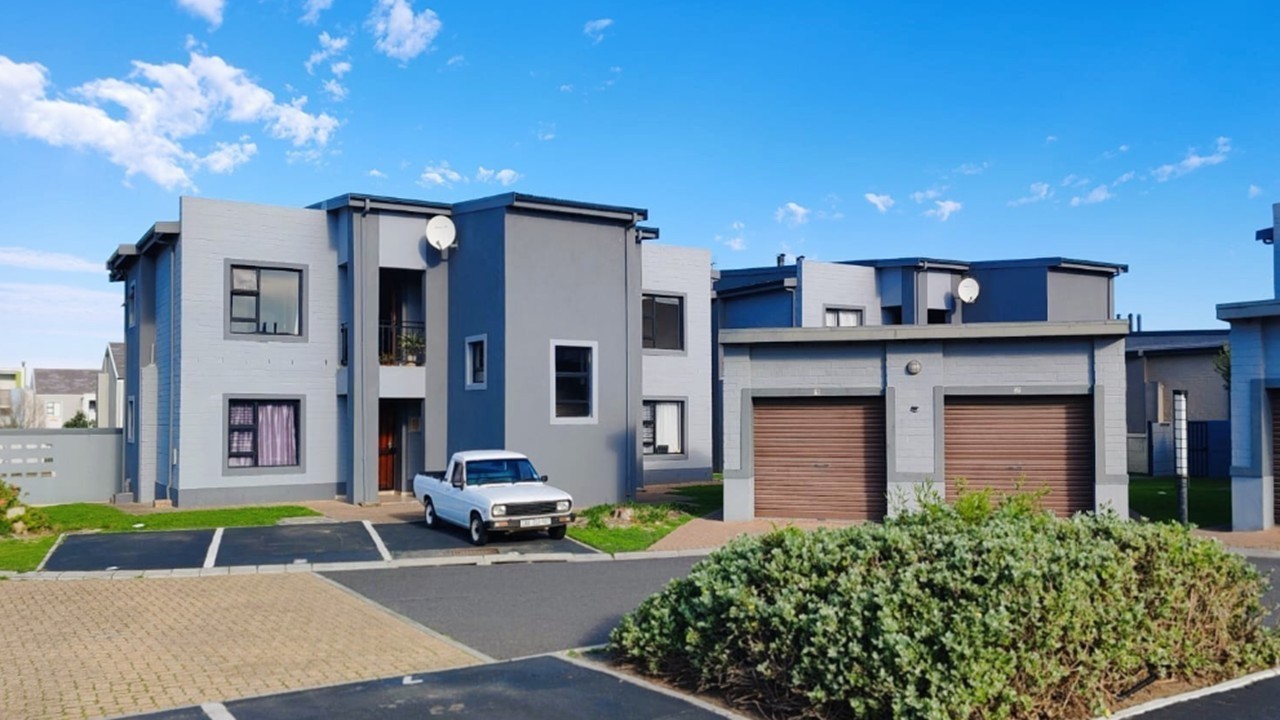 Apartment for sale in Burgundy Estate, Milnerton, 65 m²