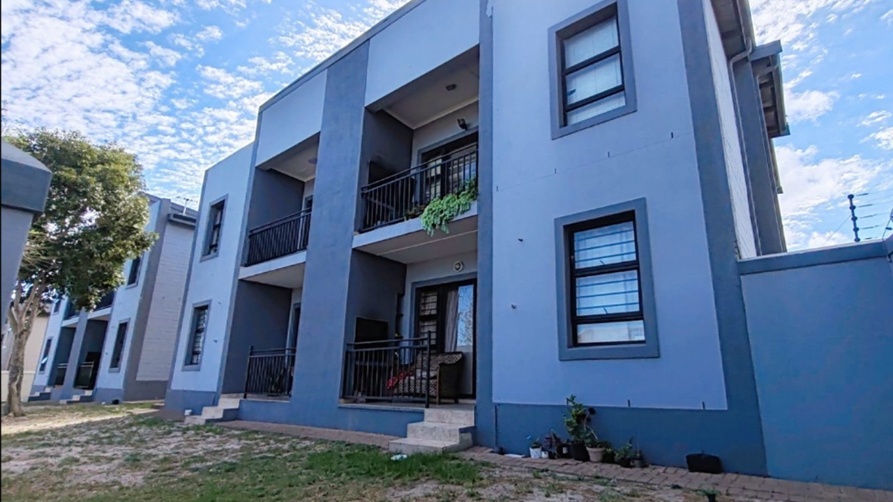 Apartment for sale in Burgundy Estate, Milnerton, 65 m²