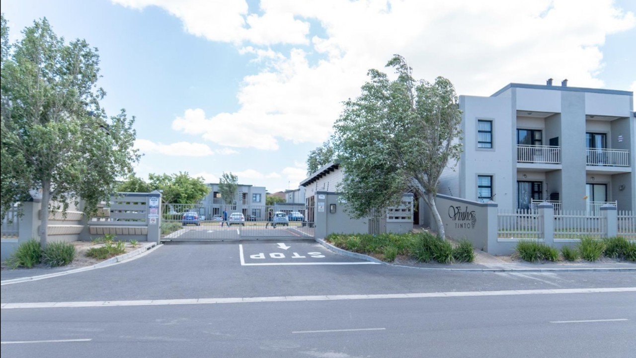 Apartment for sale in Burgundy Estate, Milnerton, 65 m²