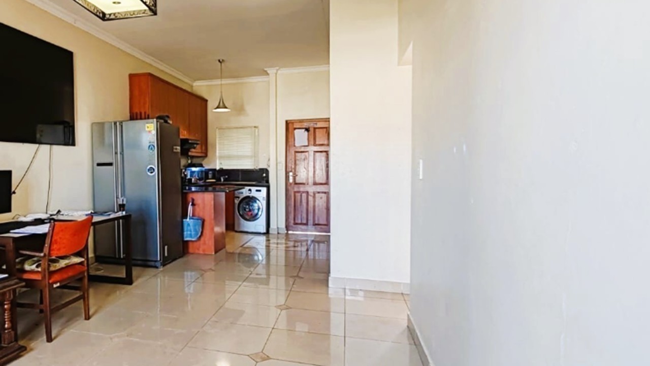 Apartment for sale in Burgundy Estate, Milnerton, 65 m²