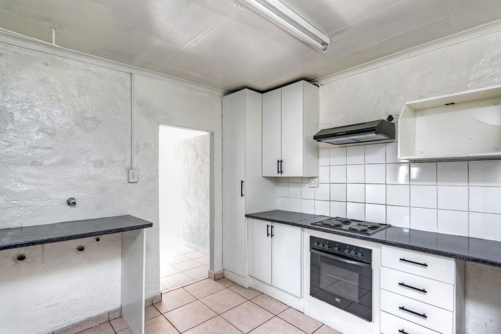 House for sale in Johannesburg North, Randburg, 300 m²