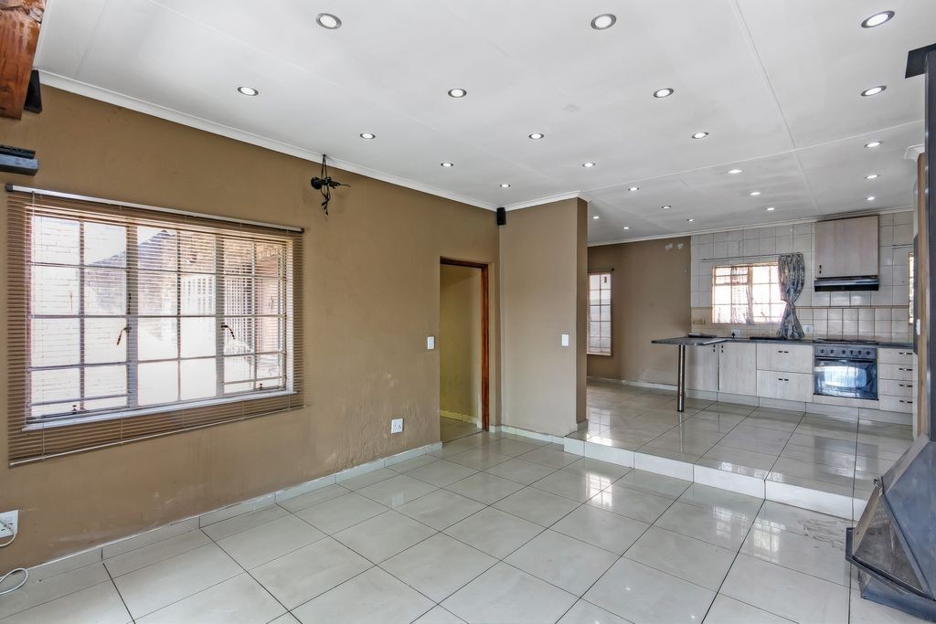 House for sale in Johannesburg North, Randburg, 300 m²