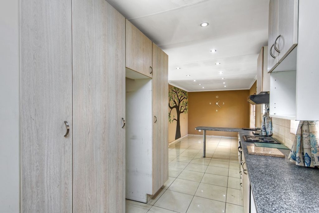 House for sale in Johannesburg North, Randburg, 300 m²