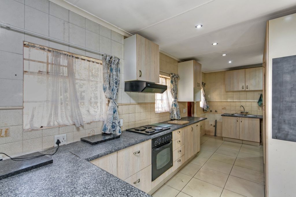 House for sale in Johannesburg North, Randburg, 300 m²