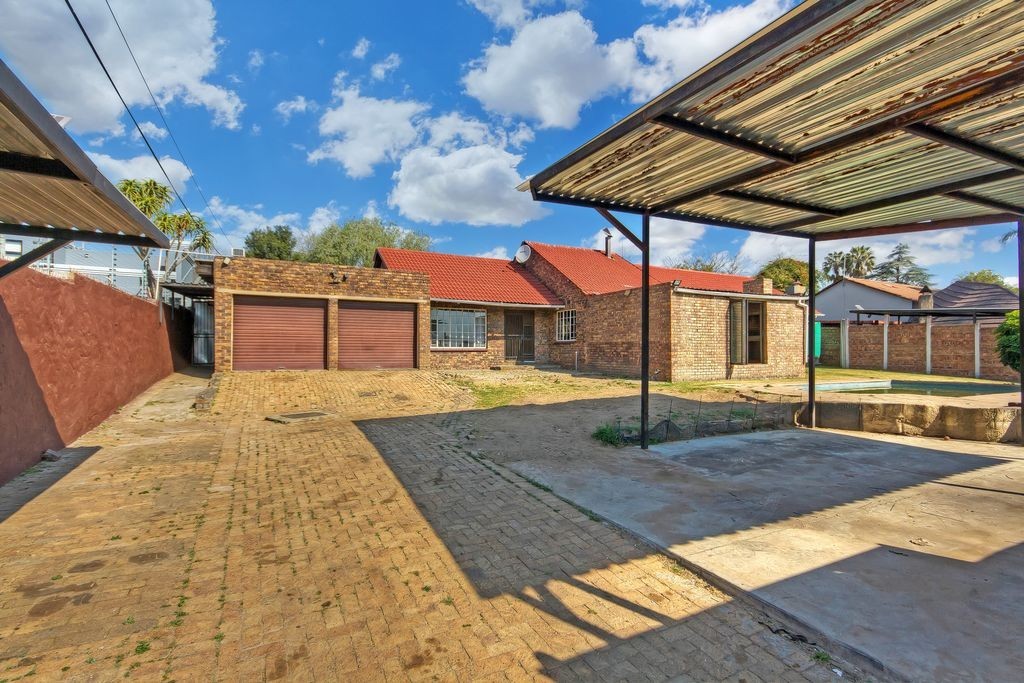 3-Bedroom Family Home in Johannesburg North For Sale