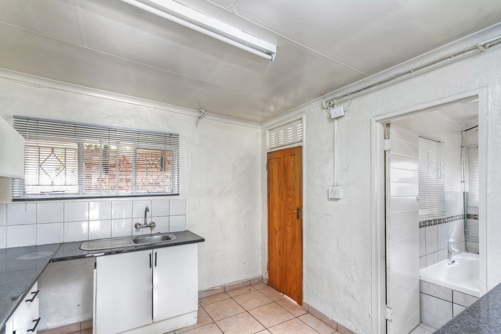 House for sale in Johannesburg North, Randburg, 300 m²