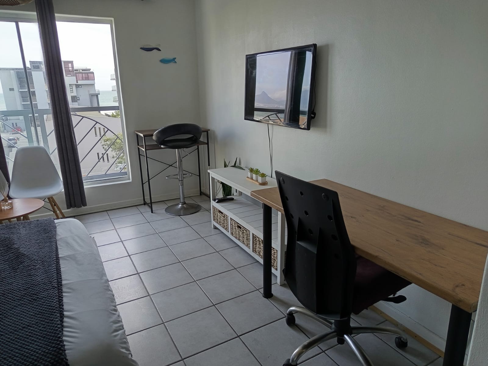 Beachfront Bachelor Apartment to Rent