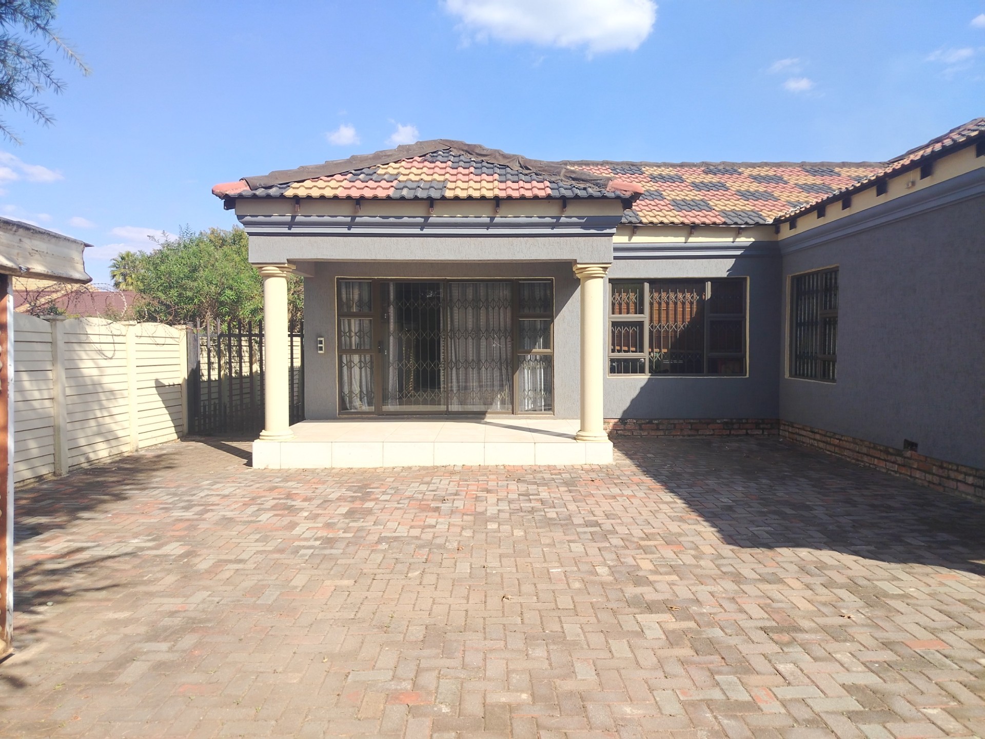 House For Sale in Sonland Park, Vereeniging