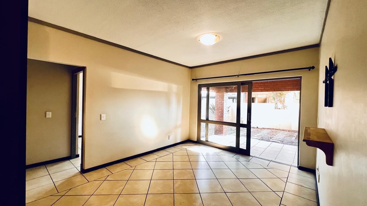 Apartment for rent in Bryanston, Sandton, 52 m²