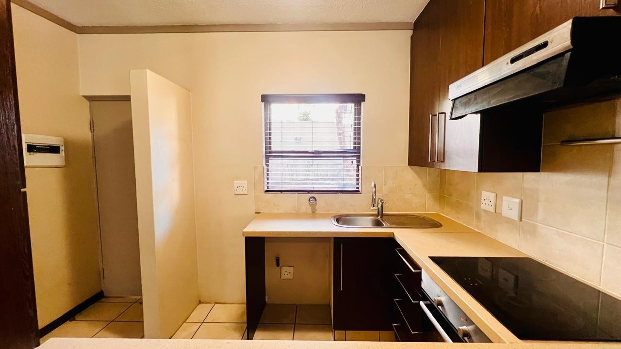 Apartment for rent in Bryanston, Sandton, 52 m²
