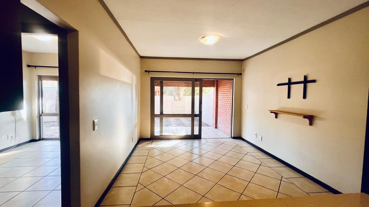 Apartment for rent in Bryanston, Sandton, 52 m²