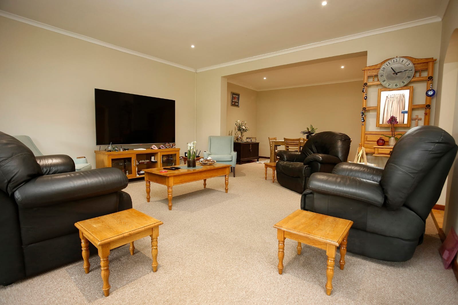 Spacious 2 Bedroom Unit in the Sought-after Greenacres Village