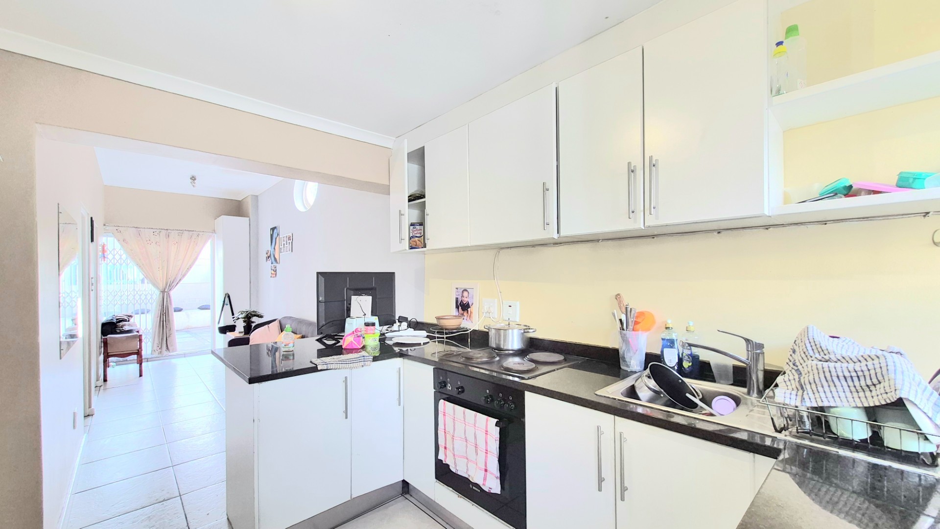 Unique 2 bedroom ground floor unit in Rosebank