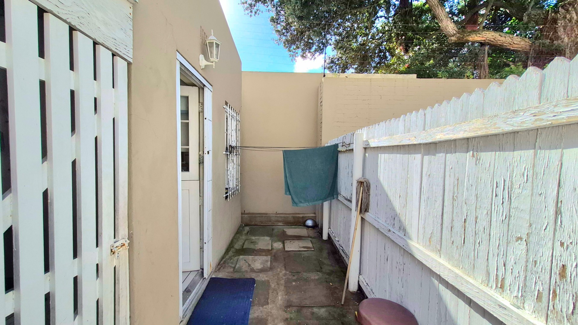 Unique 2 bedroom ground floor unit in Rosebank