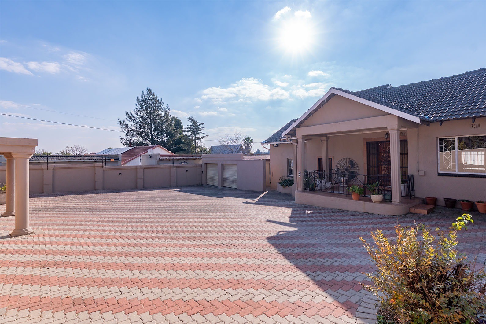 6 Bedroom home on a large stand in Esther Park.