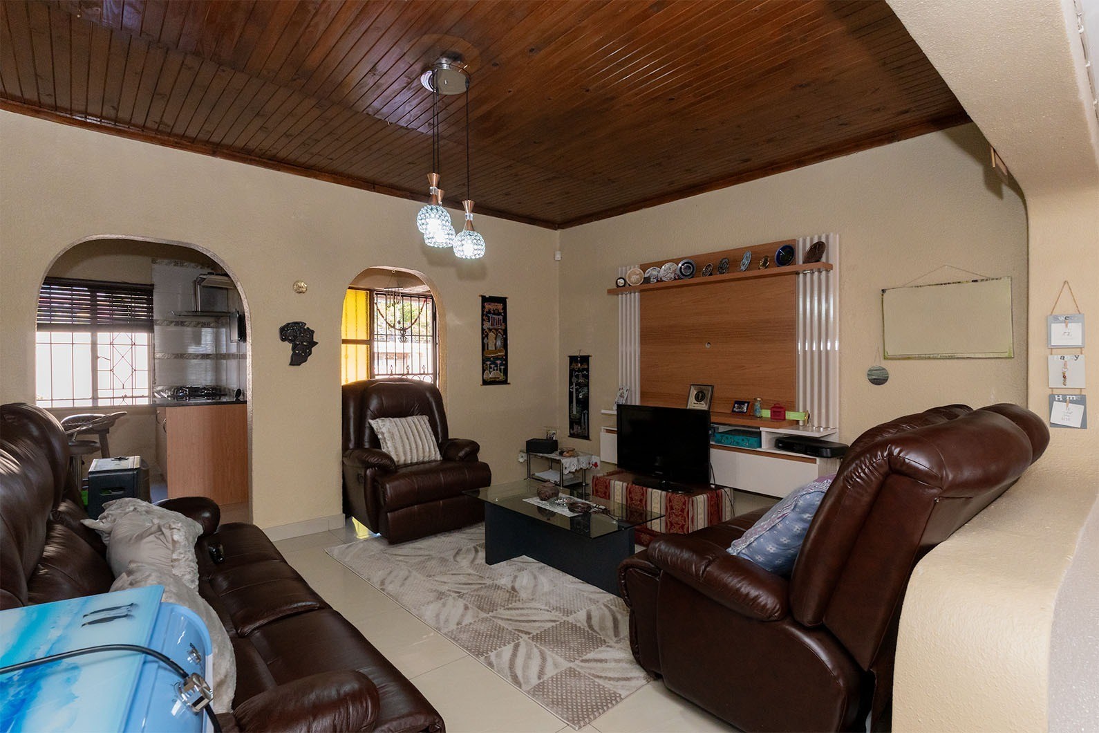 6 Bedroom home on a large stand in Esther Park.