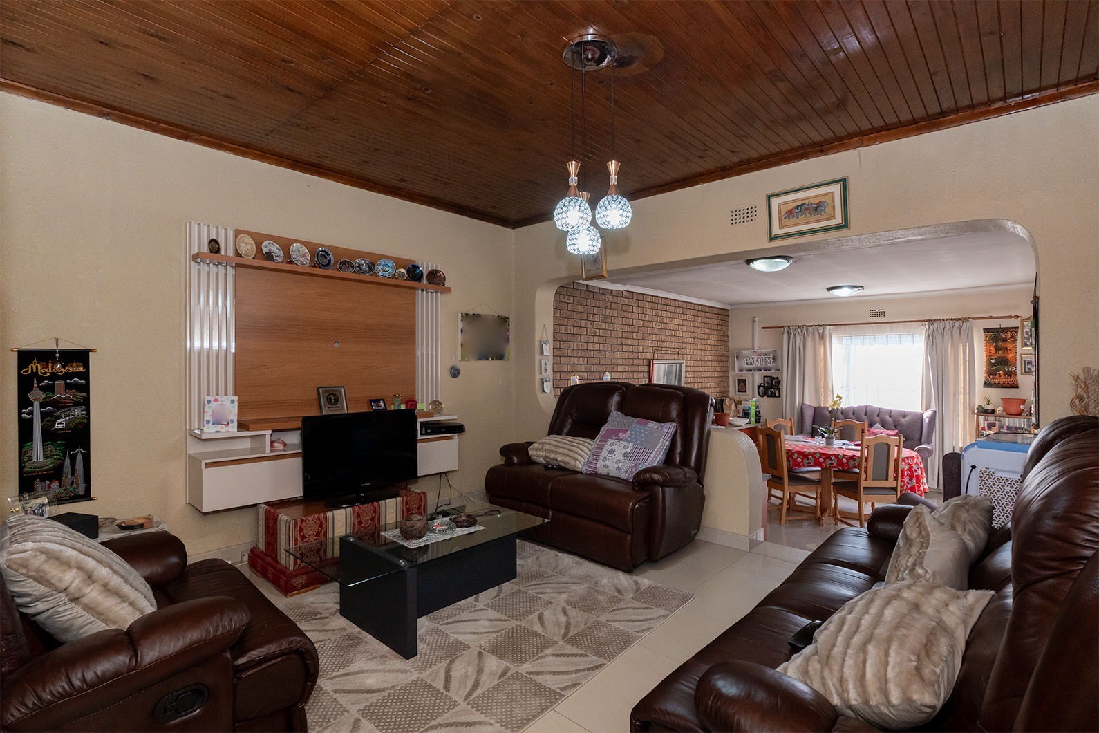 6 Bedroom home on a large stand in Esther Park.