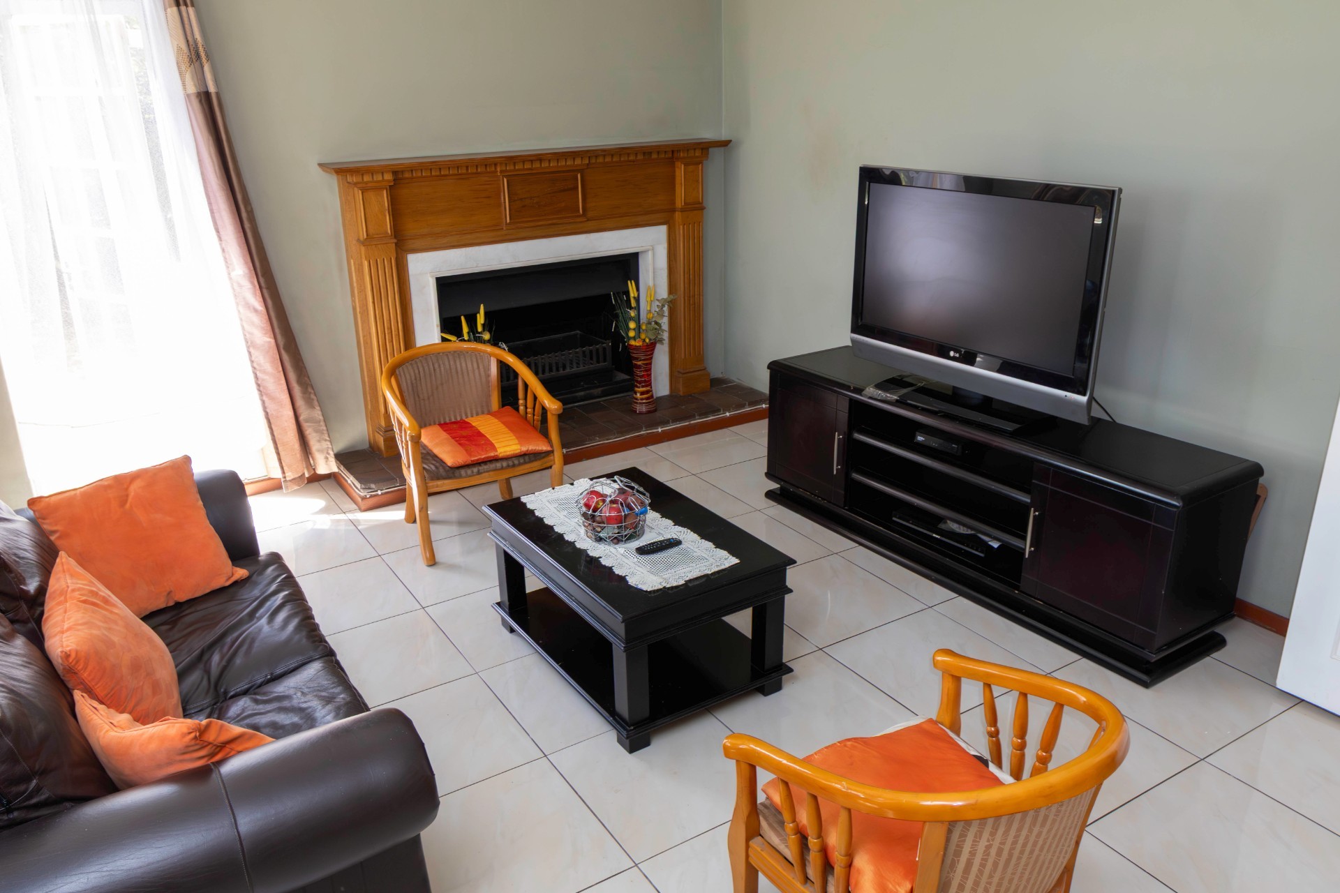 LARGE HOME IN THE SOUGHT AFTER SUBURB OF EDEN GLEN