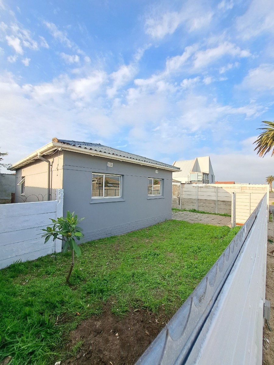 2 Bedroom house for Sale in Ysterplaat,Brooklyn