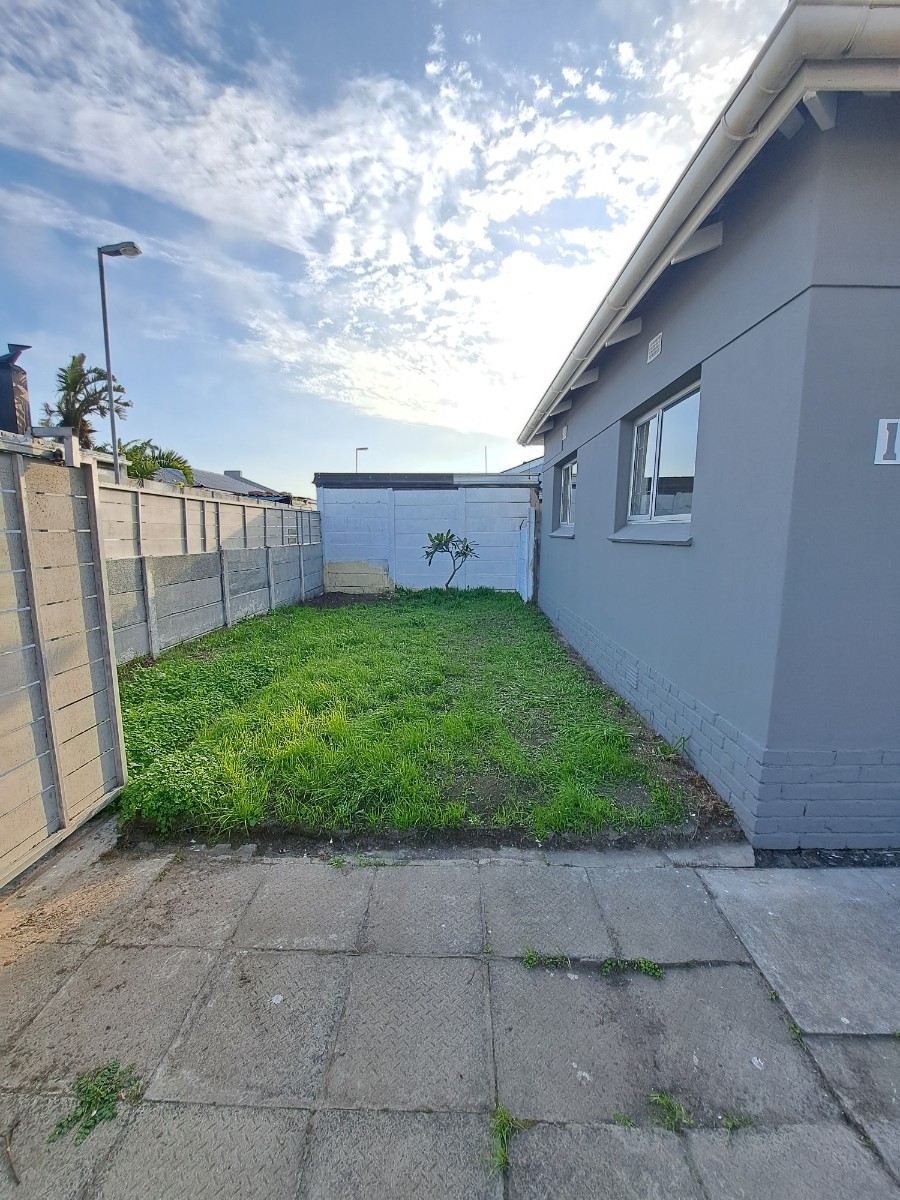 2 Bedroom house for Sale in Ysterplaat,Brooklyn