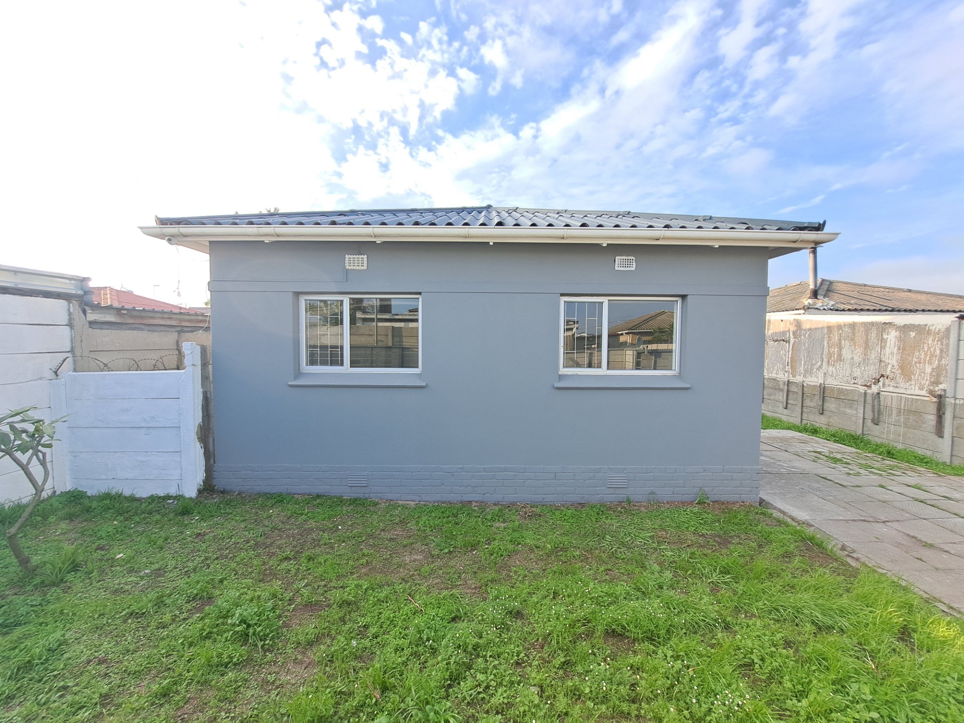 2 Bedroom house for Sale in Ysterplaat,Brooklyn