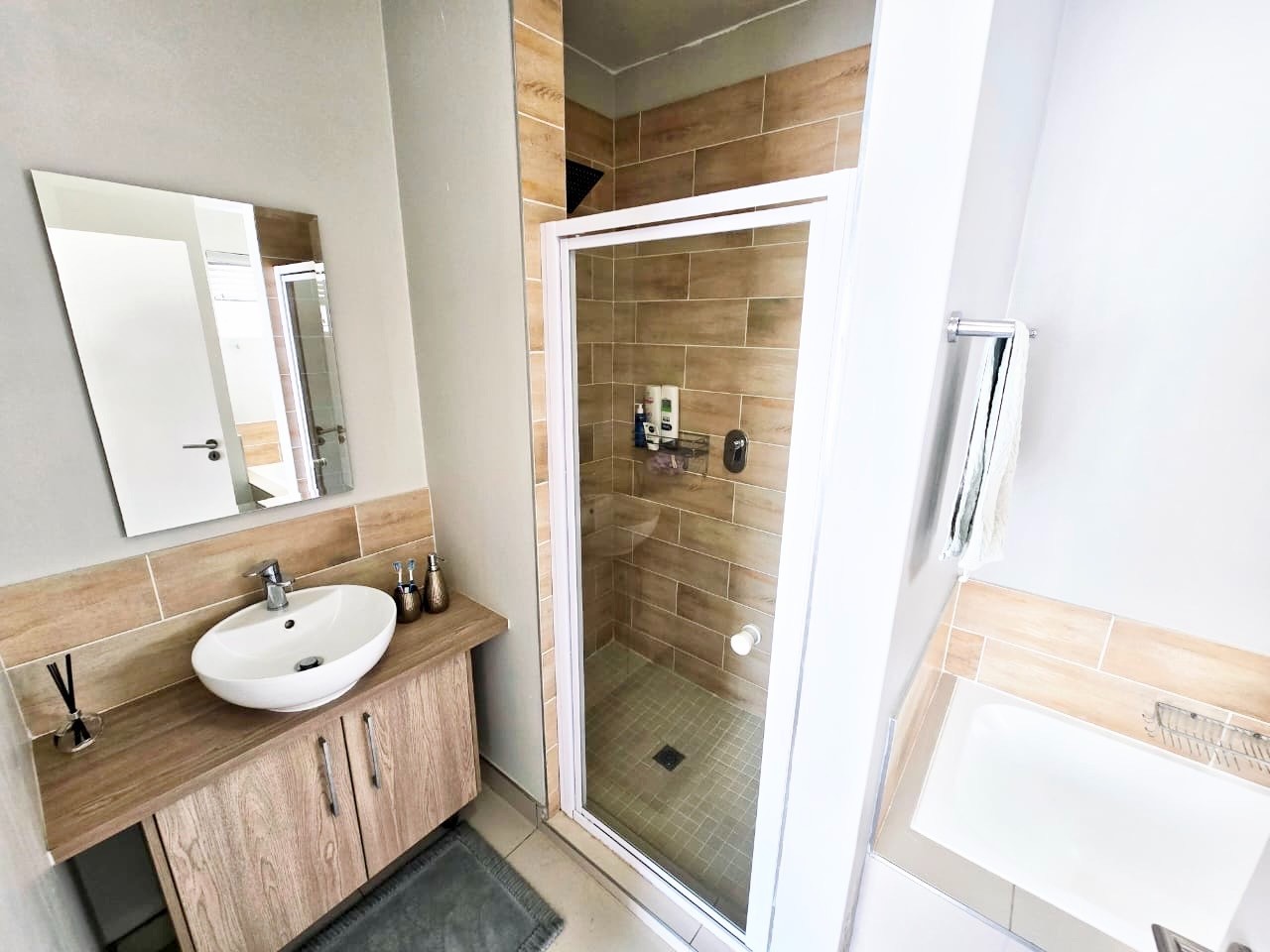 Apartment For Sale in Blue Hills, Midrand