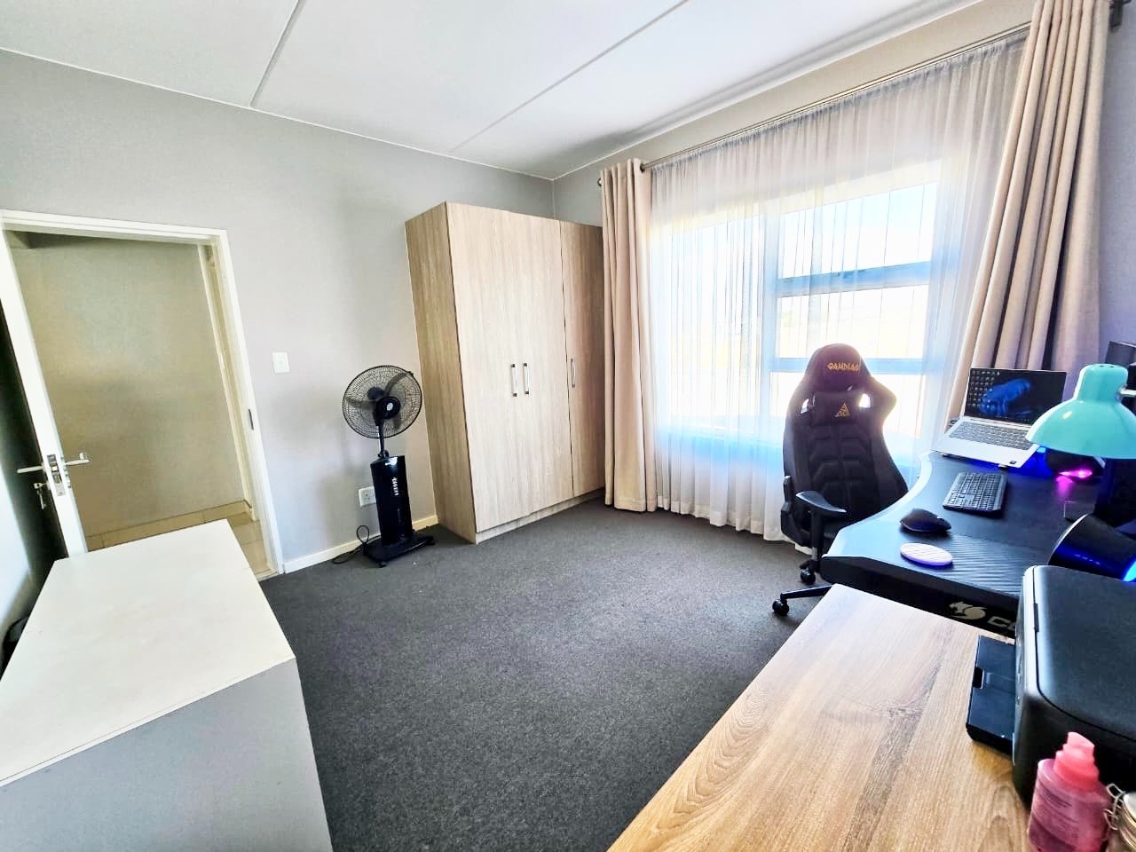 Apartment For Sale in Blue Hills, Midrand