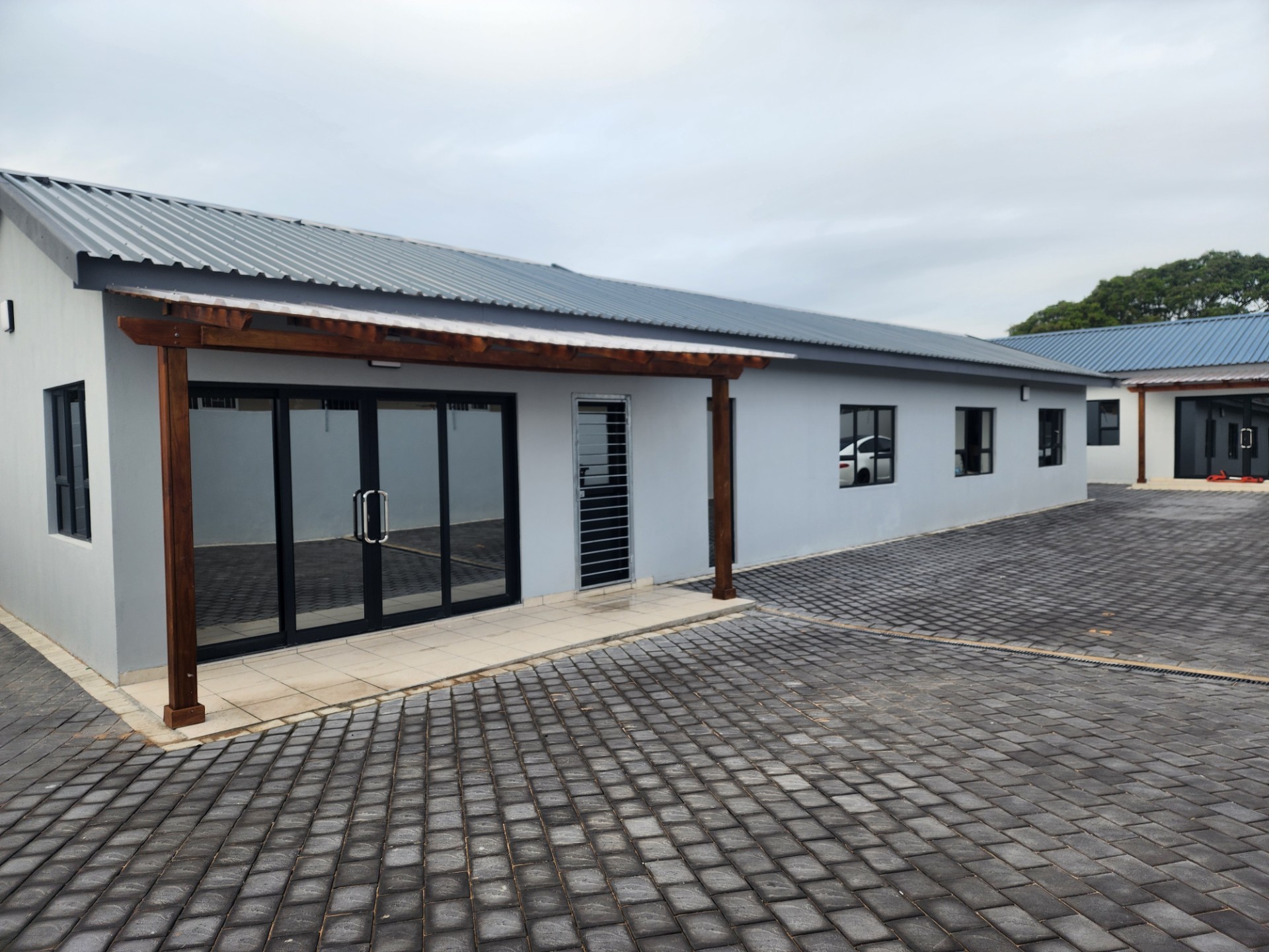 Modern 3 bedroom house with a standalone 3 bedroom outbuilding for Sale.