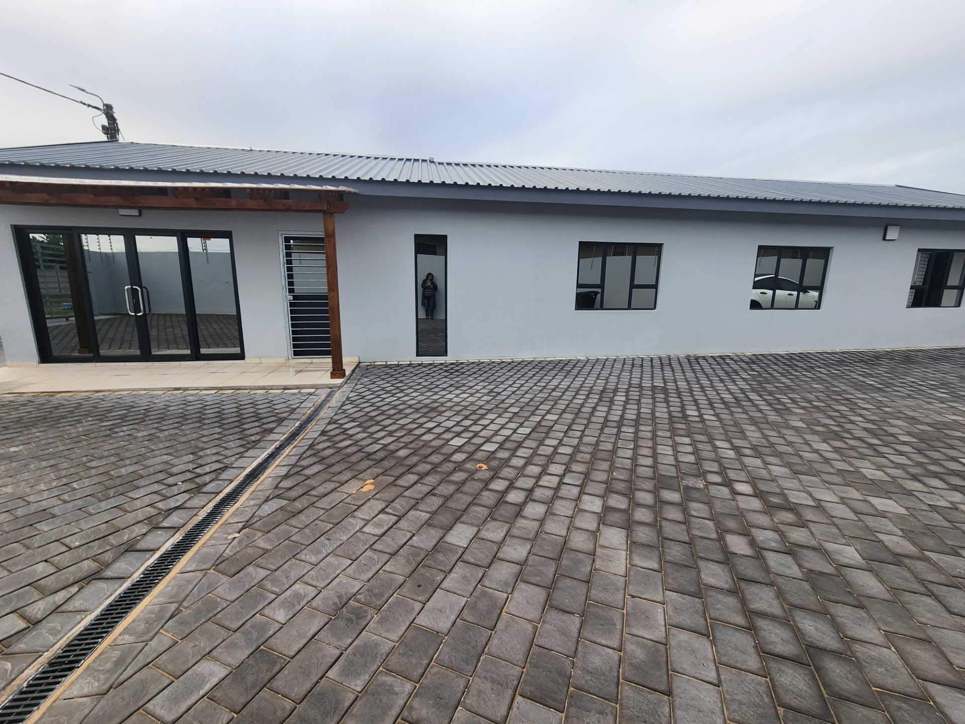 Modern 3 bedroom house with a standalone 3 bedroom outbuilding for Sale.