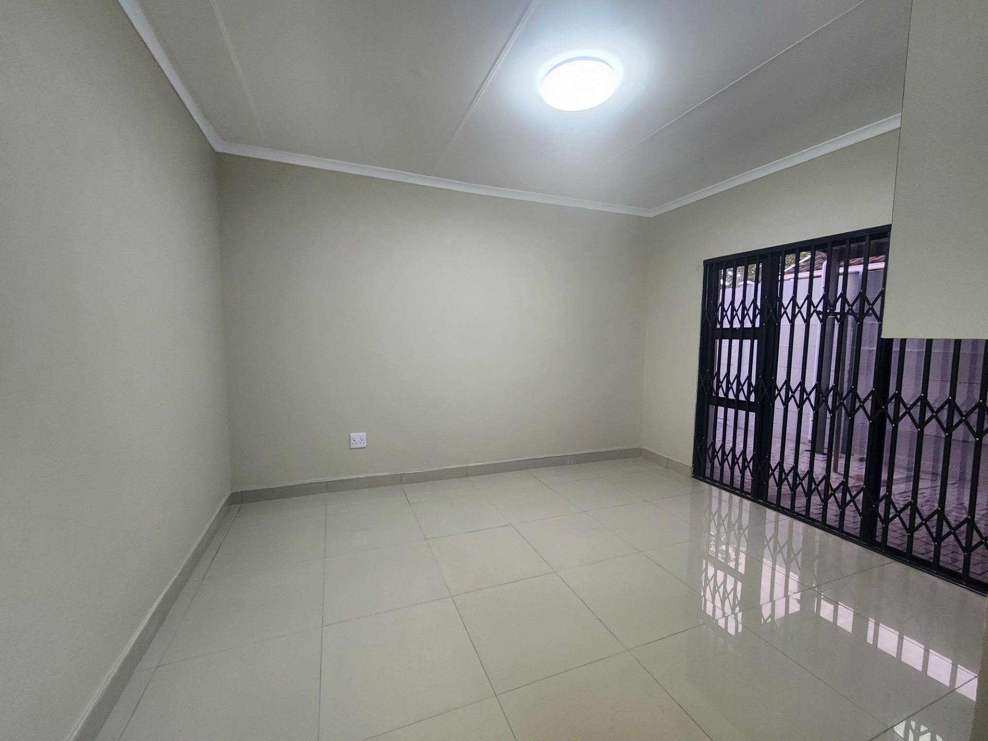 Modern 3 bedroom house with a standalone 3 bedroom outbuilding for Sale.