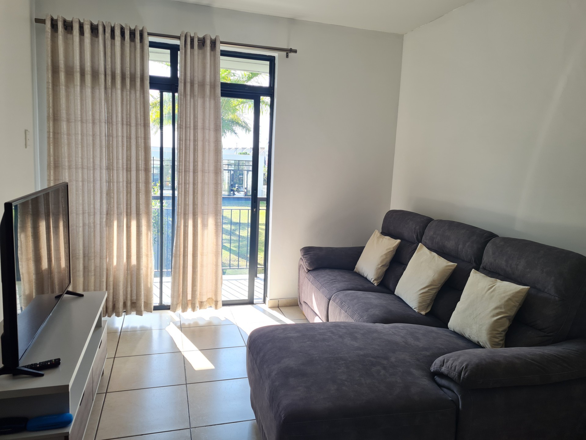 2 Bed Apartment For Sale in Ballito Central with sunset views