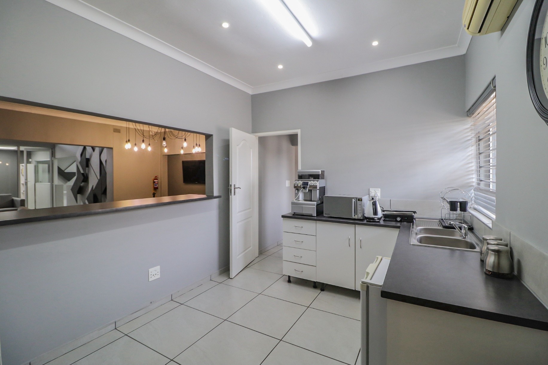 Up-Market Furnished Office Space In Prime Parkmore Position