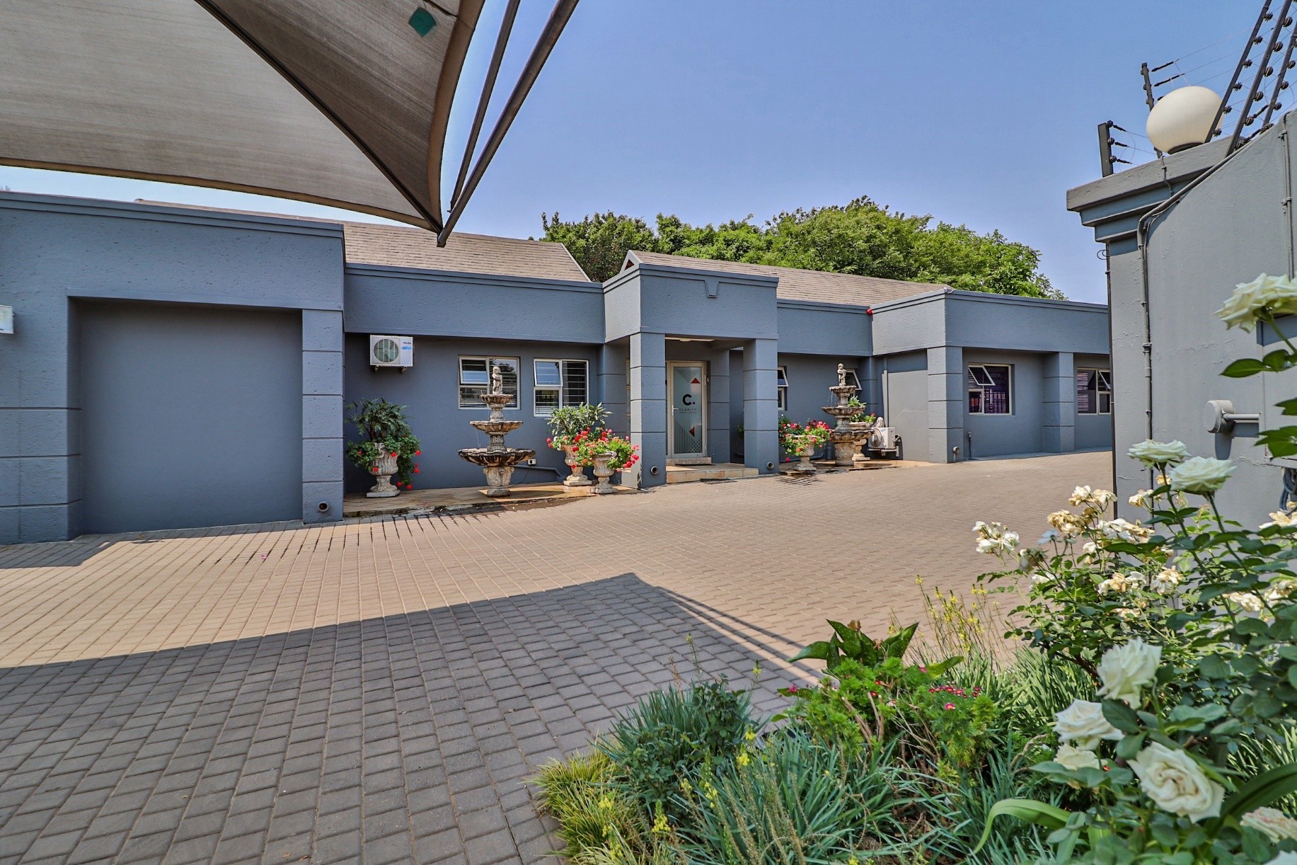 Up-Market Furnished Office Space In Prime Parkmore Position