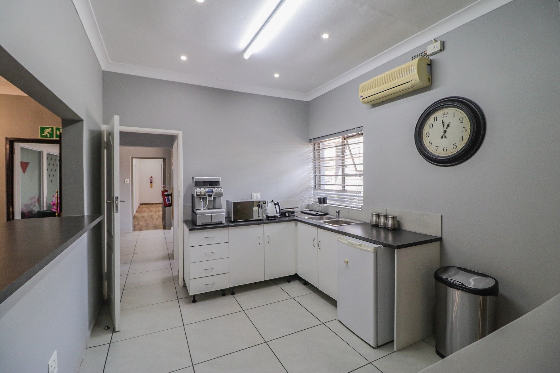 Up-Market Furnished Office Space In Prime Parkmore Position