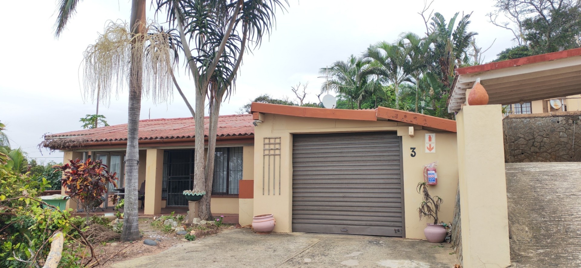 2 bedroom Fixer Upper Townhouse For Sale in Margate, KwaZulu Natal