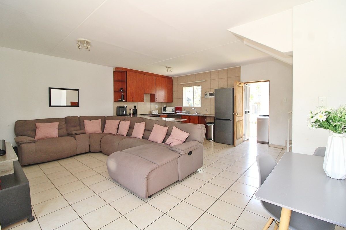 Secure,modern Duplex For Sale in Aloe Ridge 2- Lock up and Go