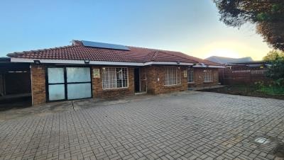 Three Bedroom Semi off-the-grid Family Home for Sale - Modimolle