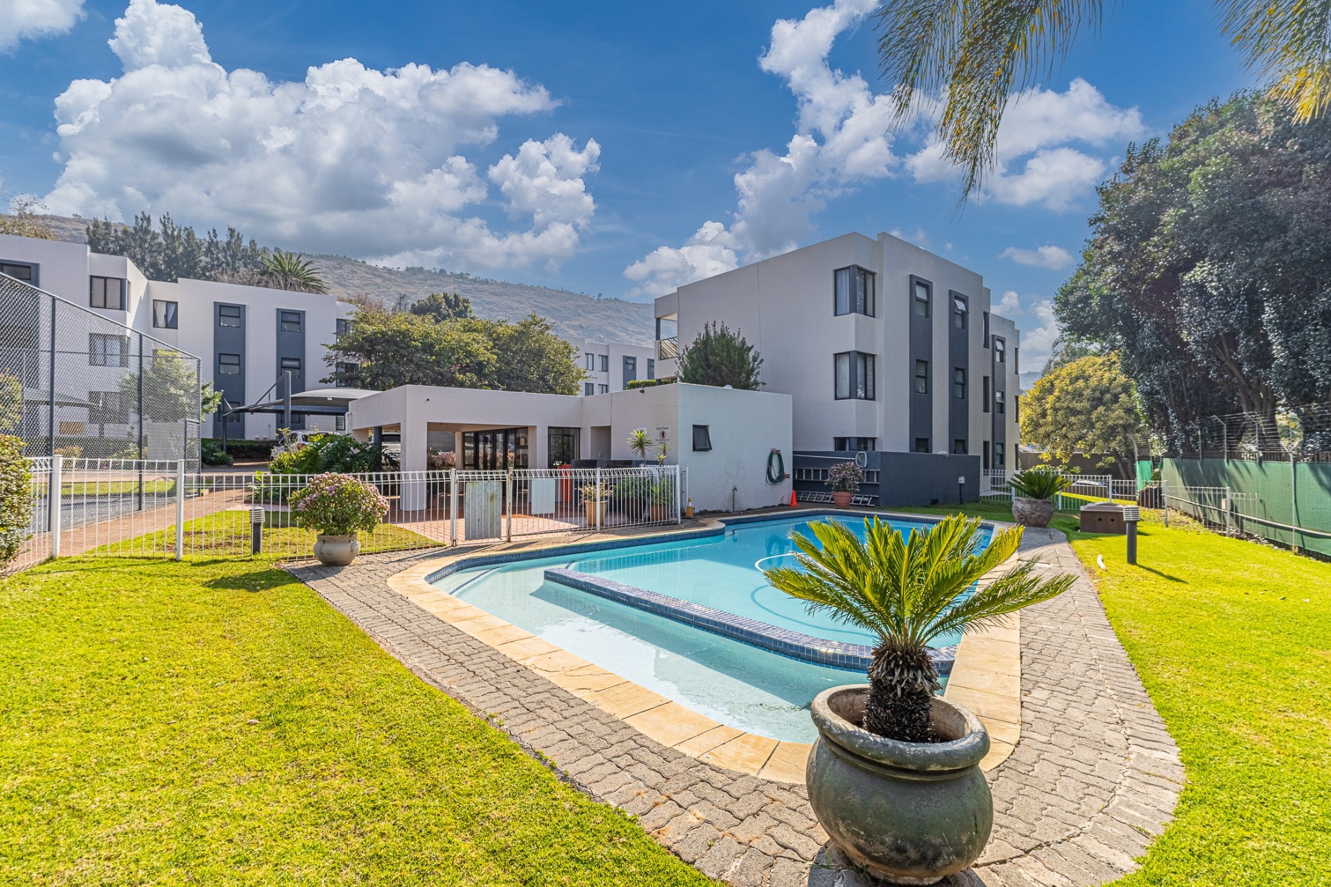Tenant Ready Investment in Well-Maintained Complex