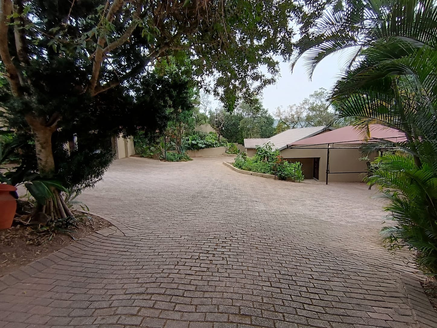 Stunning 4 Bedroom House and 2 bedroom apartment For Sale in Nelspruit Ext 5.