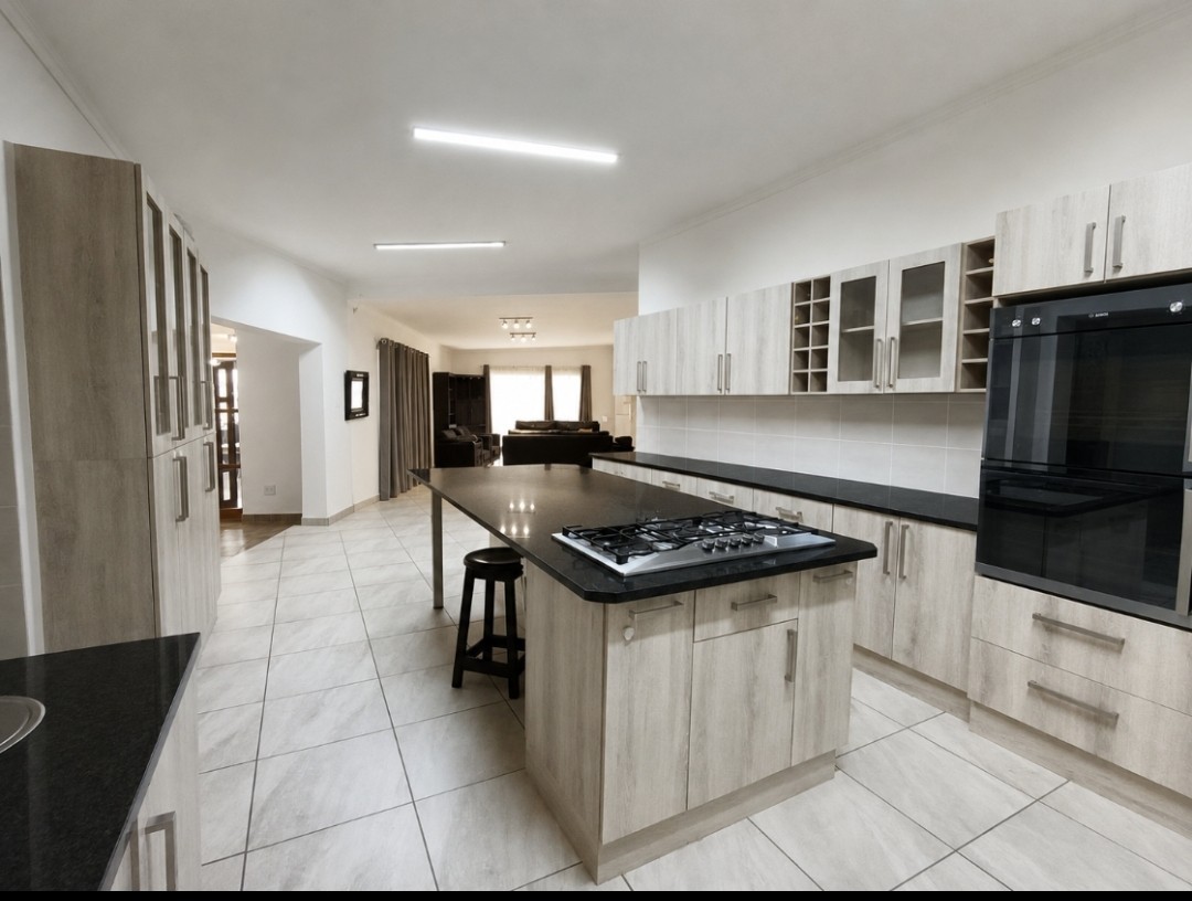 Stunning 4 Bedroom House and 2 bedroom apartment For Sale in Nelspruit Ext 5.