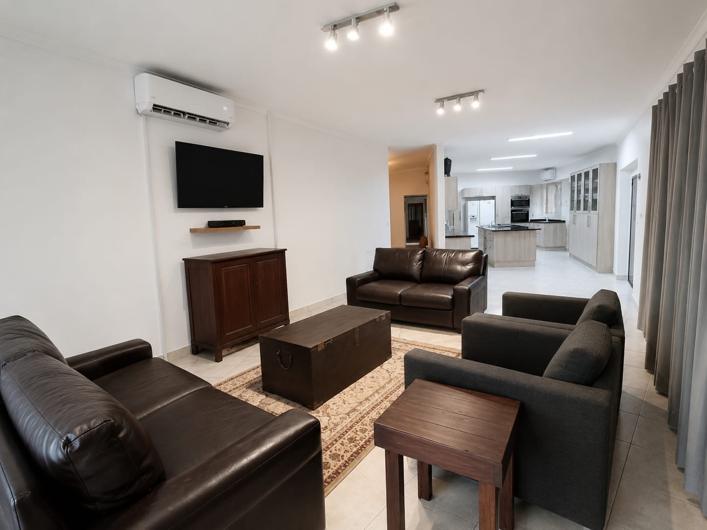 Stunning 4 Bedroom House and 2 bedroom apartment For Sale in Nelspruit Ext 5.