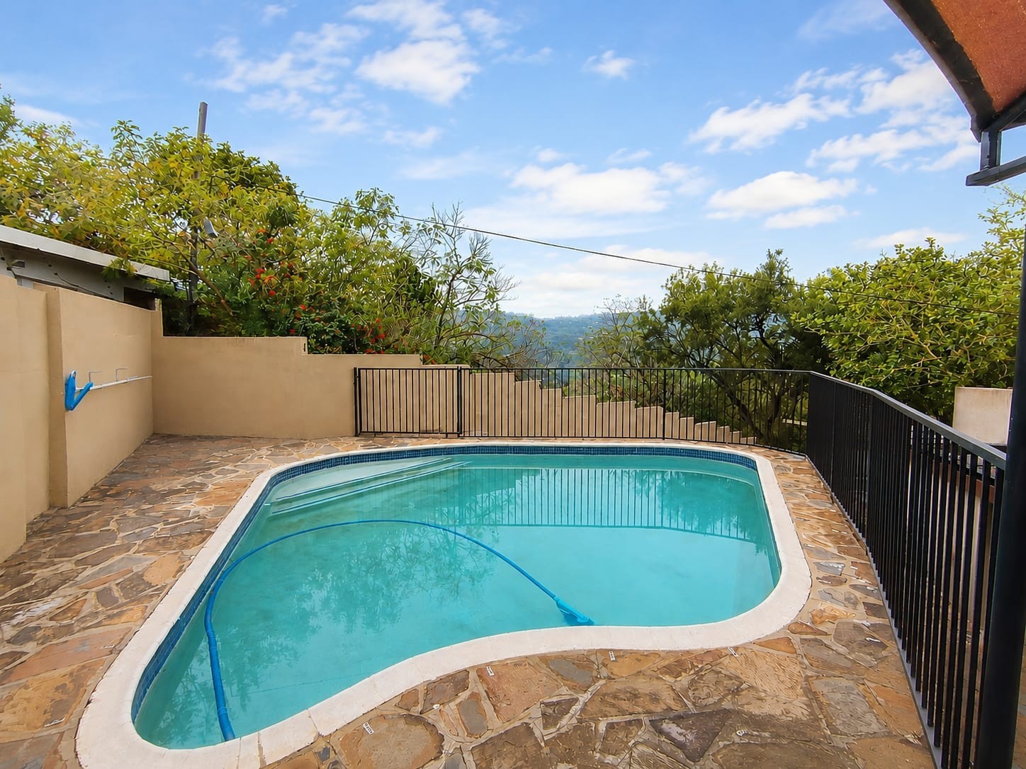 Stunning 4 Bedroom House and 2 bedroom apartment For Sale in Nelspruit Ext 5.