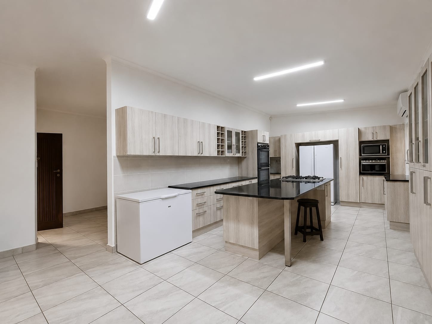 Stunning 4 Bedroom House and 2 bedroom apartment For Sale in Nelspruit Ext 5.