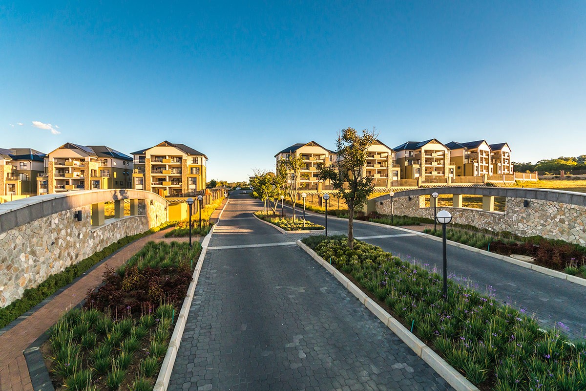 1 Bed - 1 Bath Apartment with Balcony For Sale in Waterfall, Midrand