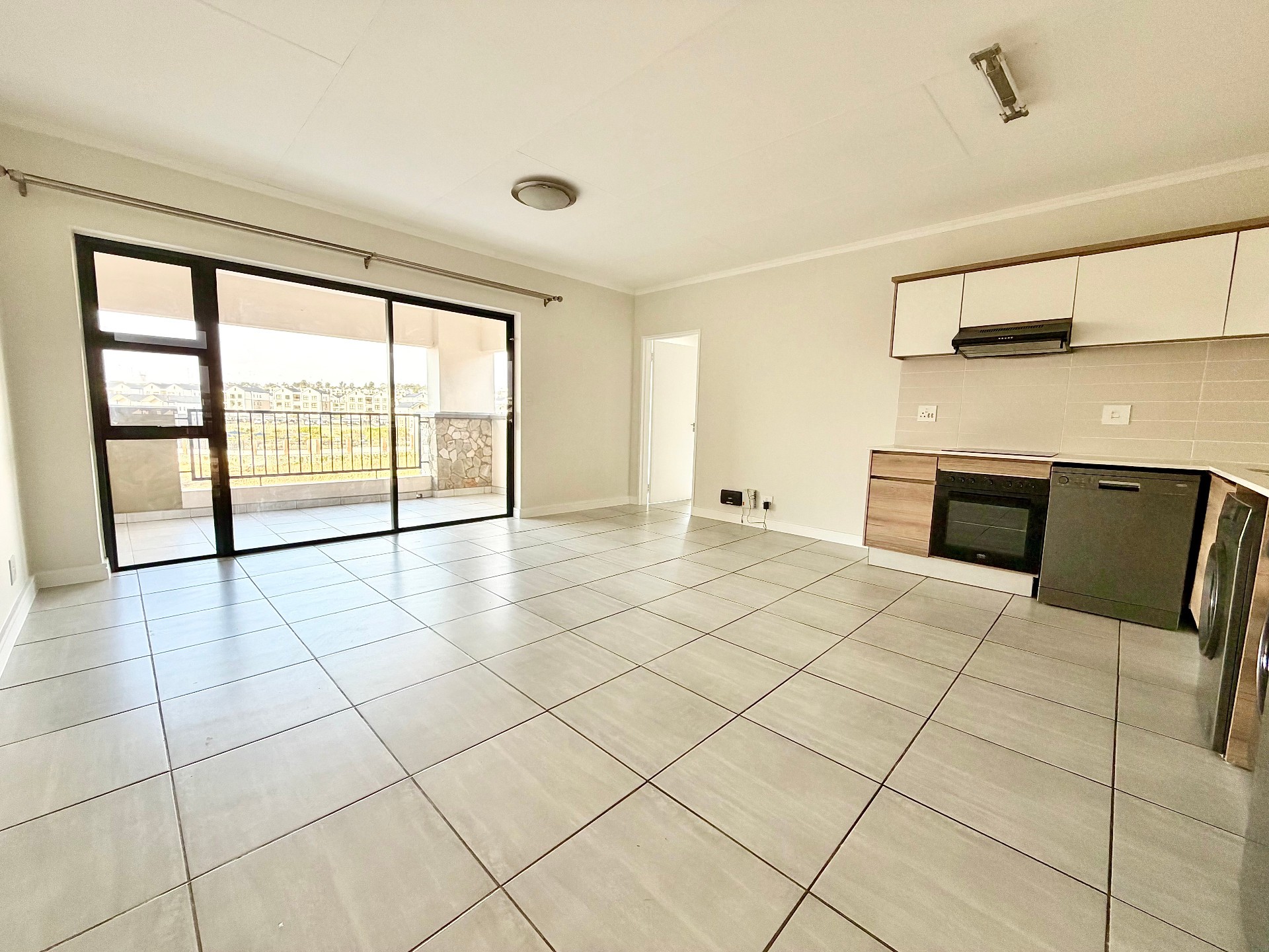 1 Bed - 1 Bath Apartment with Balcony For Sale in Waterfall, Midrand