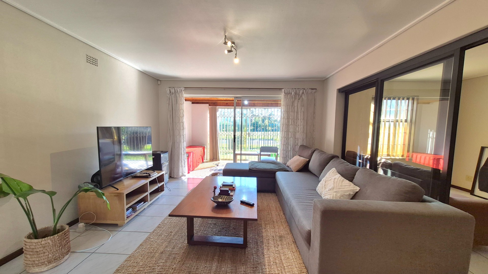 4 Bedroom House For Sale in Thornton, Cape Town