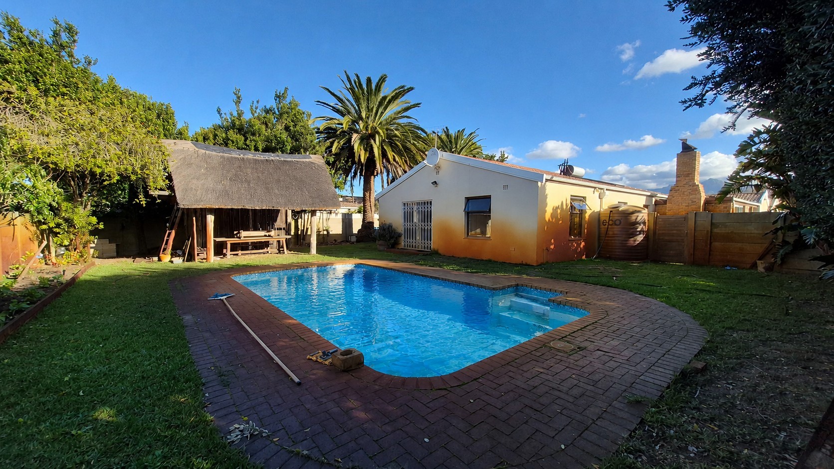 4 Bedroom House For Sale in Thornton, Cape Town