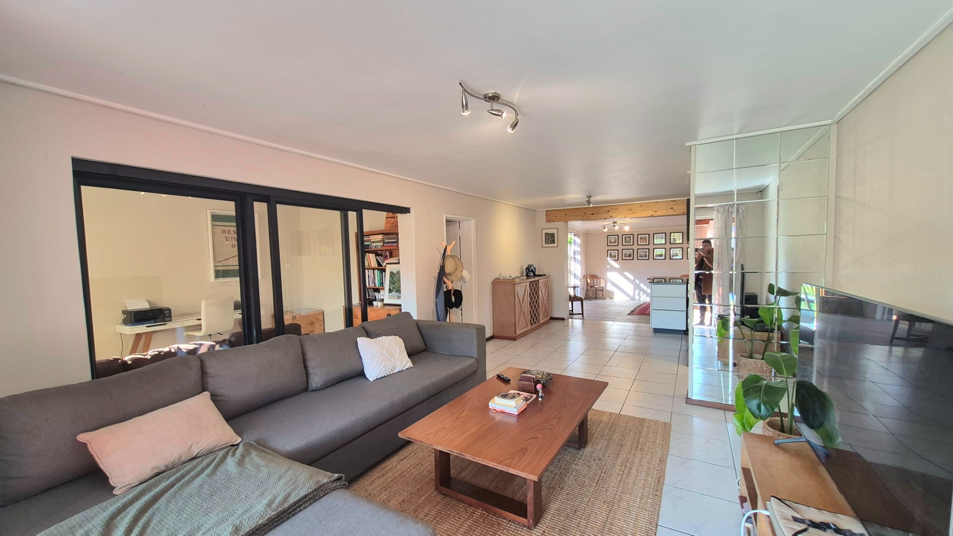 4 Bedroom House For Sale in Thornton, Cape Town